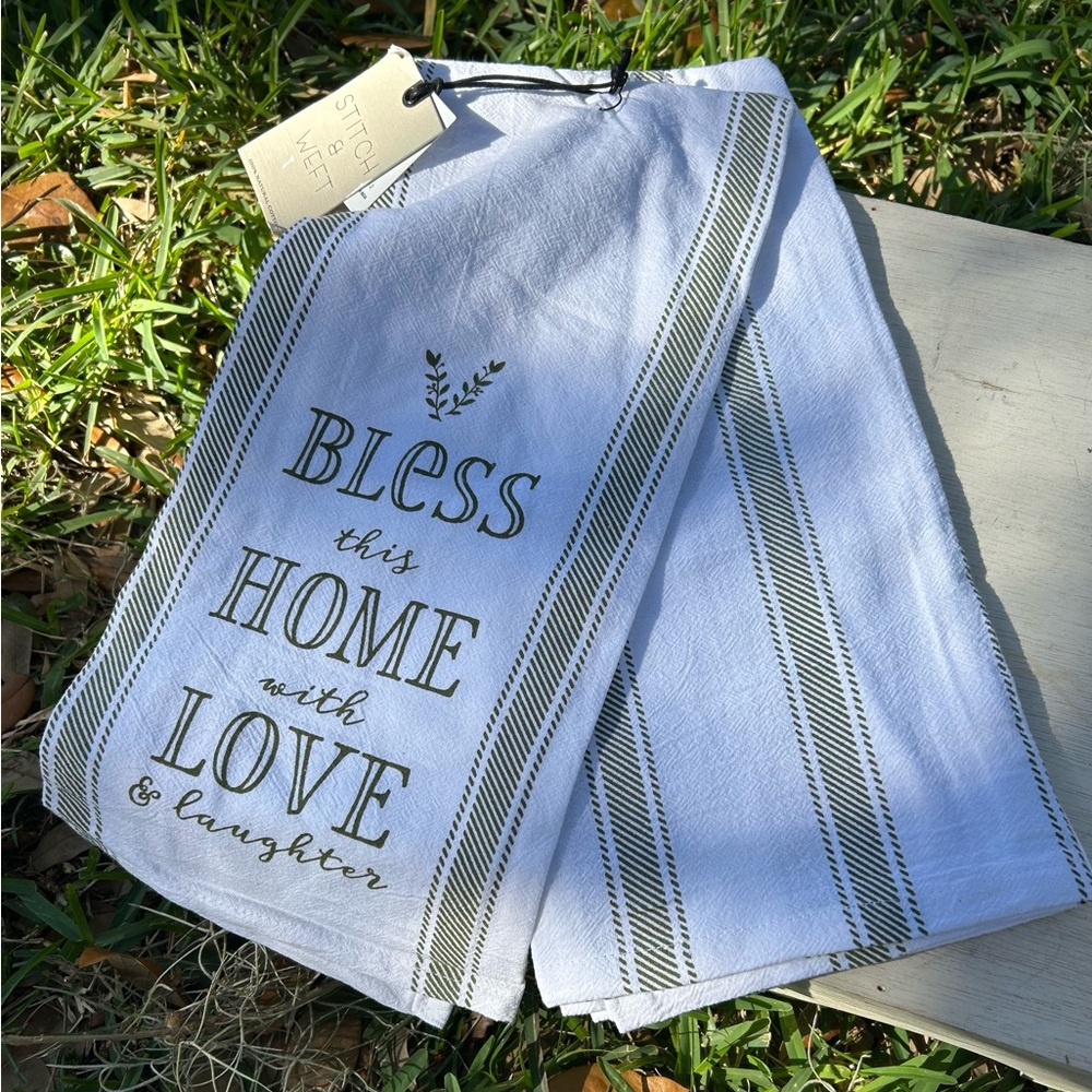 Set of 2 White and Green Kitchen Towels - Picture 2 of 3